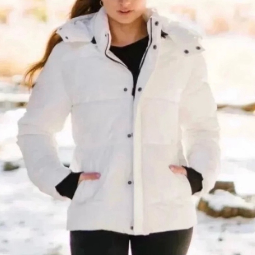 Elegant Women's Puffer Jacket in White
